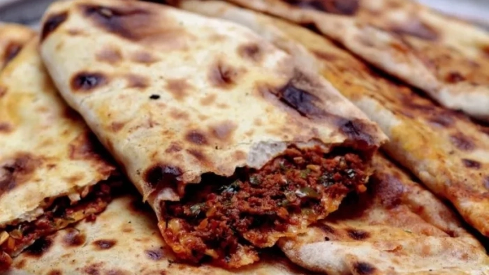 Sembusek Tarifi: Mardin'in Meşhur Kapalı Lahmacunu Nasıl Yapılır?