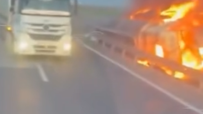 Kaza Yapan  Tankeri Alev Topuna Döndü!